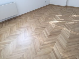 Renovace dubových parket lak 